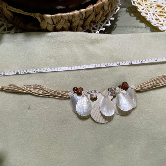 Life-like Shell Chocker with Coastal Look. Earings INCLUDED! - Picture 5 of 5